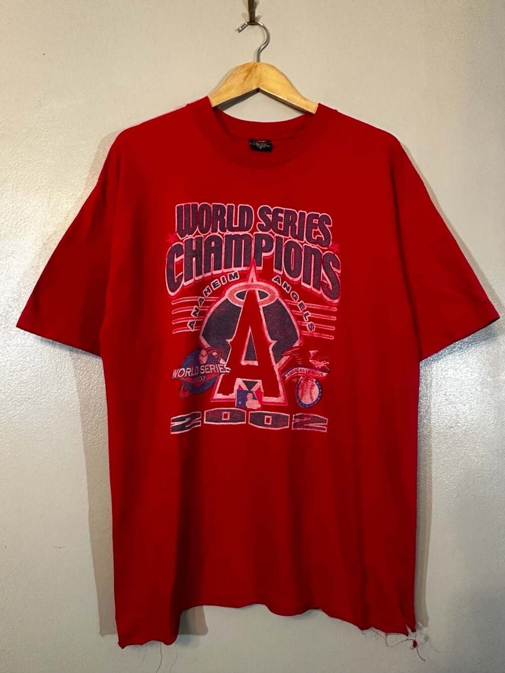 A&M Clothing to the Globe Anaheim Angels 2002 World Series T-Shirt XL Red